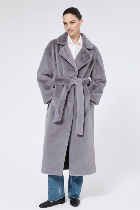 шуба из искусственного меха с поясом от бренда снежная королева вид слева