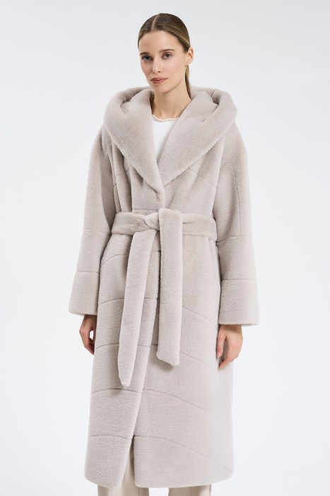 шуба из искусственного меха с поясом от бренда снежная королева вид слева