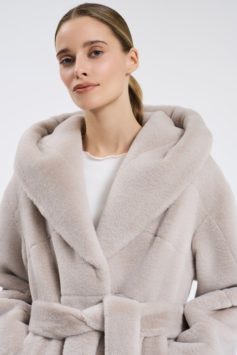 шуба из искусственного меха с поясом из россии вид сбоку