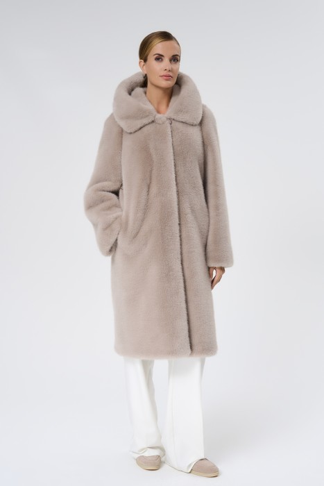 шуба из искусственного меха с поясом от бренда снежная королева вид слева