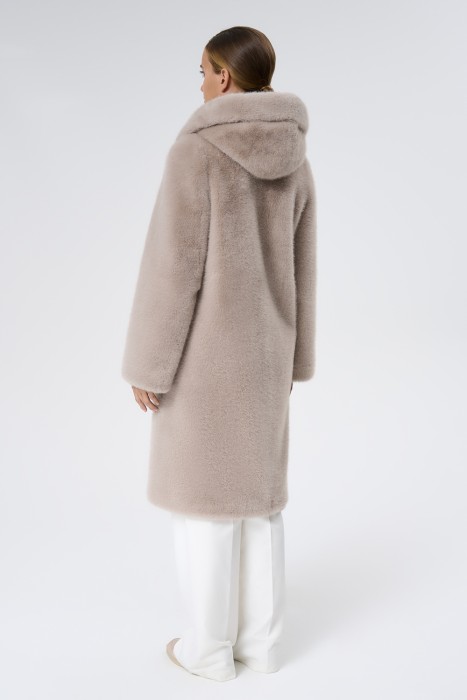 шуба из искусственного меха с поясом по цене 15110 руб вид справа