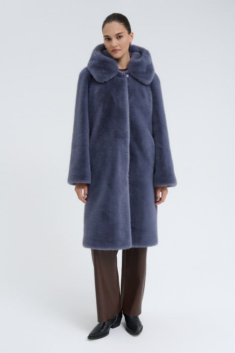 шуба из искусственного меха с поясом от бренда снежная королева вид слева