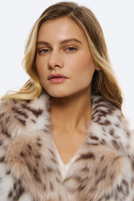 шуба из искусственного меха с поясом из россии вид сбоку