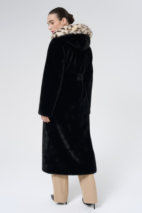 шуба из искусственного меха с поясом по цене 15830 руб вид справа