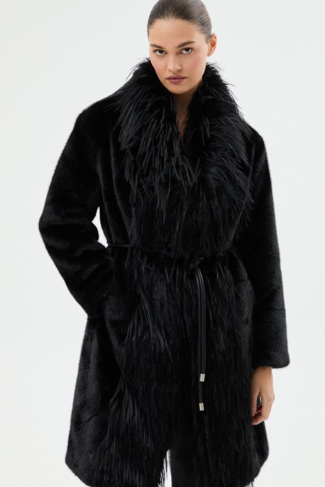 шуба из искусственного меха с поясом по цене 5290 руб вид справа