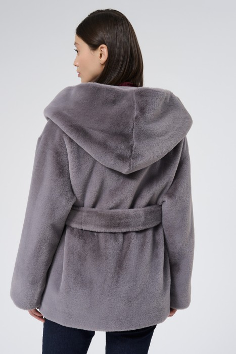 шуба из искусственного меха с поясом по цене 10070 руб вид справа