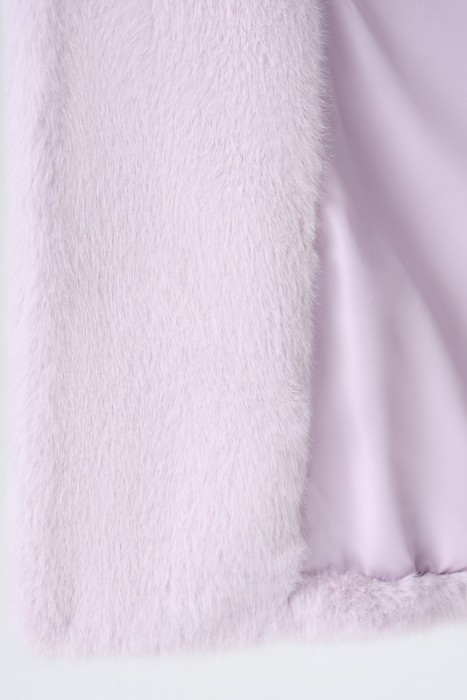 шуба из искусственного меха с поясом от бренда снежная королева вид слева