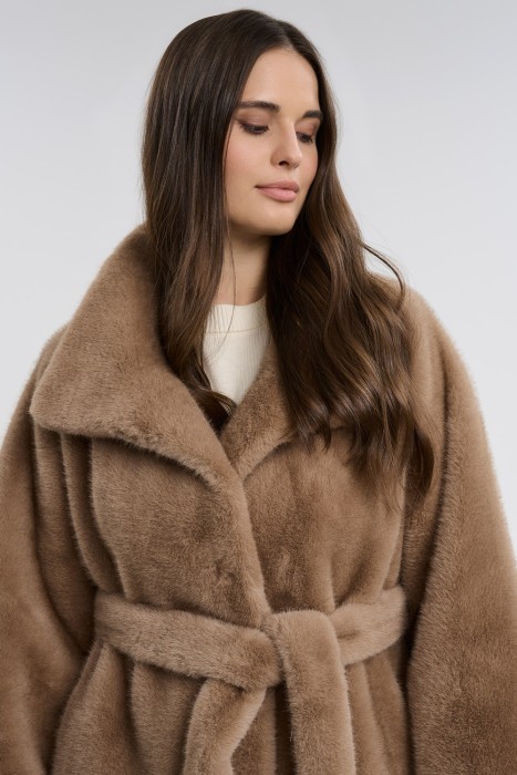 шуба из искусственного меха с поясом из россии вид сбоку