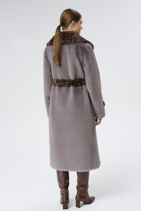 шуба из искусственного меха с поясом по цене 12950 руб вид справа