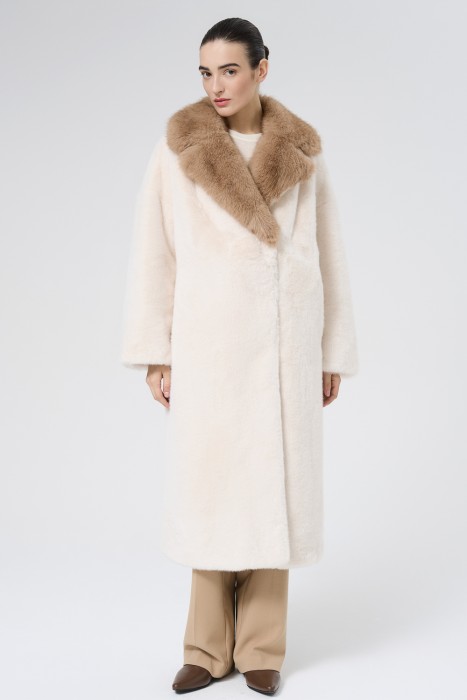 шуба из искусственного меха с поясом от бренда снежная королева вид слева