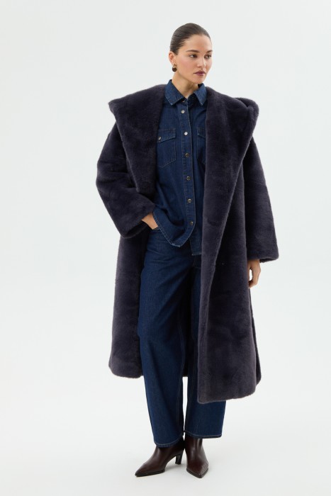 шуба из искусственного меха с поясом по цене 7610 руб вид справа