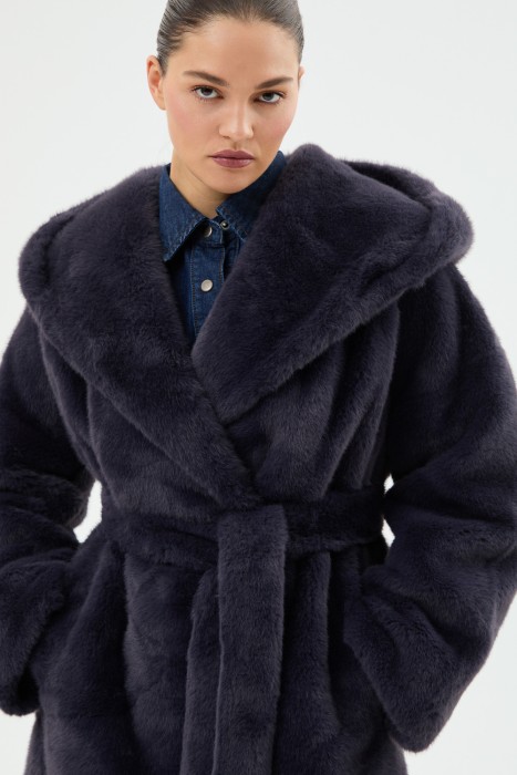 шуба из искусственного меха с поясом из россии вид сбоку