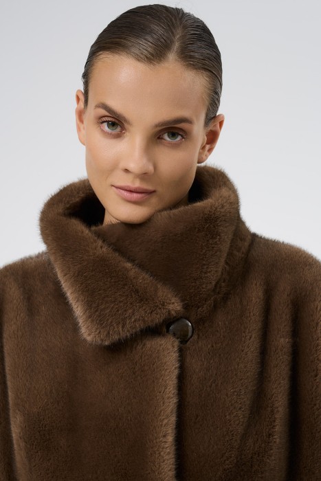 шуба из искусственного меха с поясом из россии вид сбоку