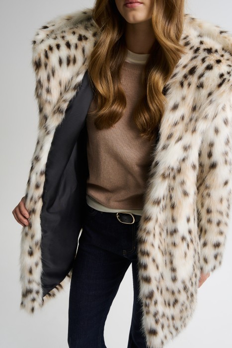 шуба из искусственного меха с поясом из россии вид сбоку