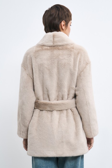 шуба из искусственного меха по цене 13860 руб вид справа