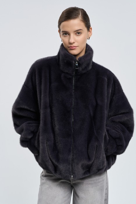 шуба из искусственного меха от бренда снежная королева вид слева