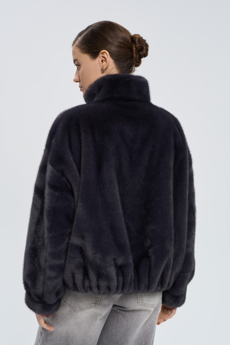 шуба из искусственного меха по цене 12640 руб вид справа