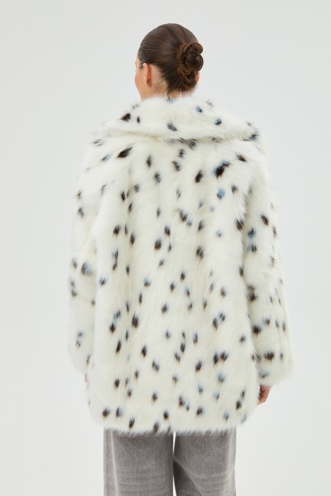 шуба из искусственного меха по цене 13450 руб вид справа