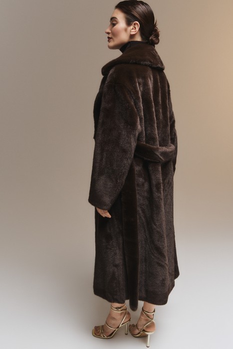 шуба из искусственного меха по цене 15080 руб вид справа