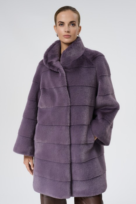 шуба из искусственного меха от бренда снежная королева вид слева