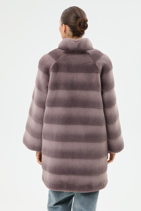 шуба из искусственного меха от бренда снежная королева вид слева