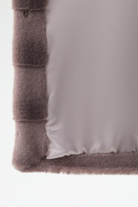 шуба из искусственного меха по цене 13860 руб вид справа