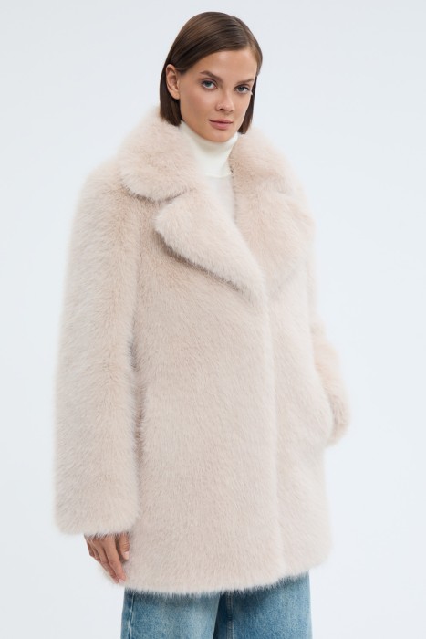 шуба из искусственного меха по цене 24060 руб вид справа
