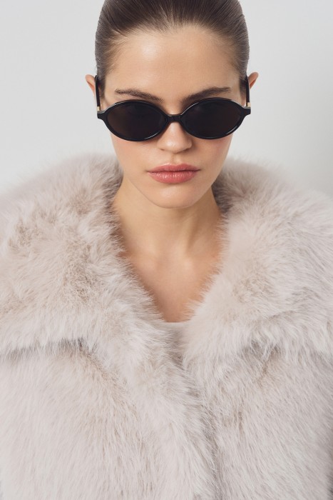 шуба из искусственного меха от бренда снежная королева вид слева