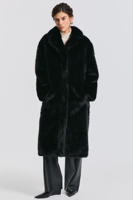 шуба из искусственного меха от бренда снежная королева вид слева