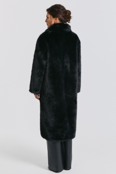 шуба из искусственного меха по цене 11000 руб вид справа