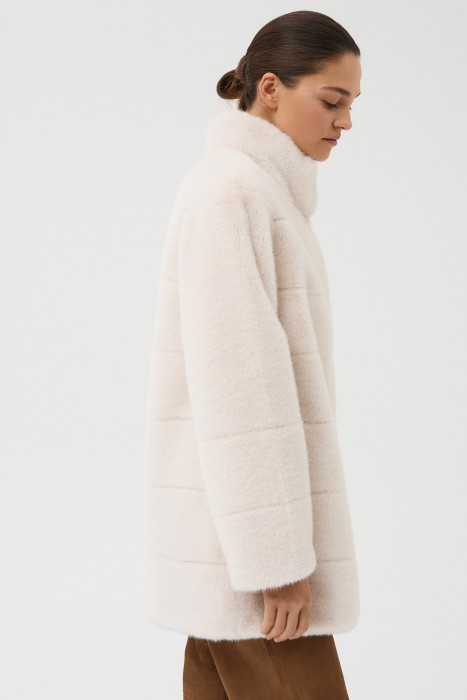 шуба из искусственного меха по цене 20800 руб вид справа