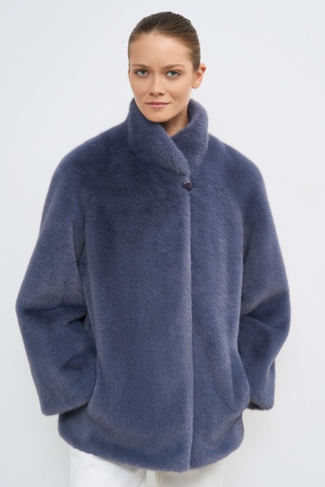 шуба из искусственного меха от бренда снежная королева вид слева