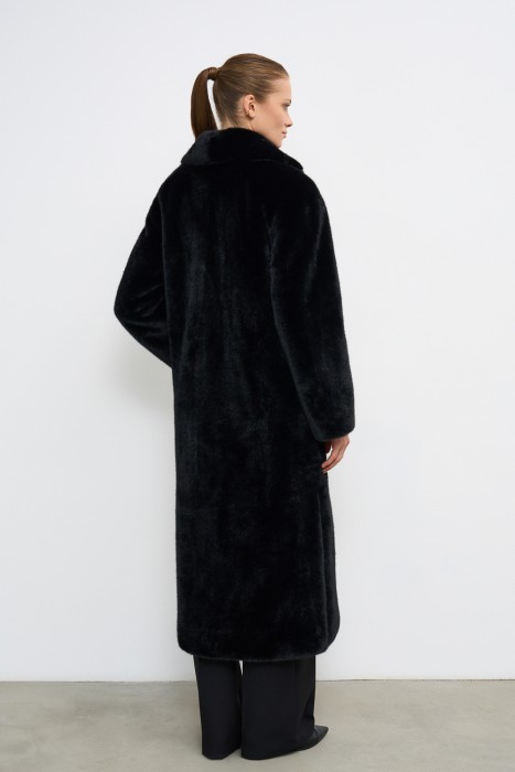 шуба из искусственного меха по цене 20390 руб вид справа