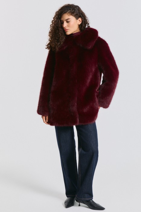 шуба из искусственного меха от бренда снежная королева вид слева