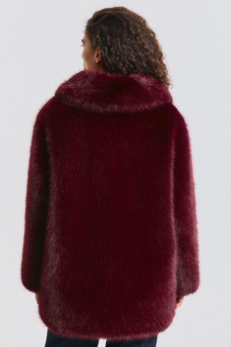 шуба из искусственного меха по цене 17940 руб вид справа