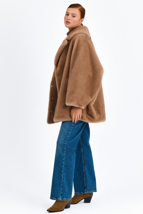 шуба из искусственного меха по цене 20800 руб вид справа