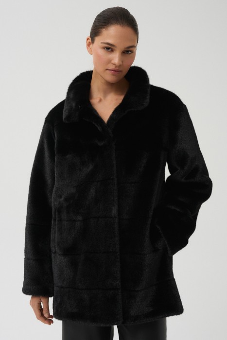 шуба из искусственного меха от бренда снежная королева вид слева