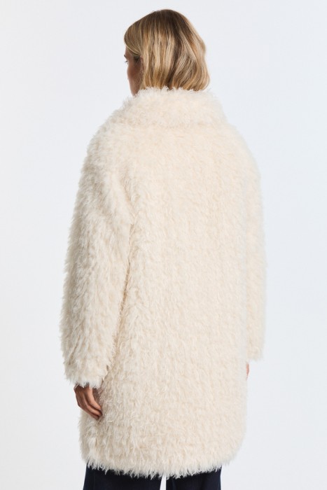 шуба из искусственного меха по цене 6520 руб вид справа