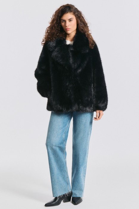 шуба из искусственного меха от бренда снежная королева вид слева