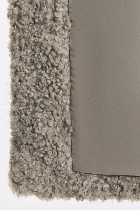 шуба из искусственного меха по цене 7330 руб вид справа