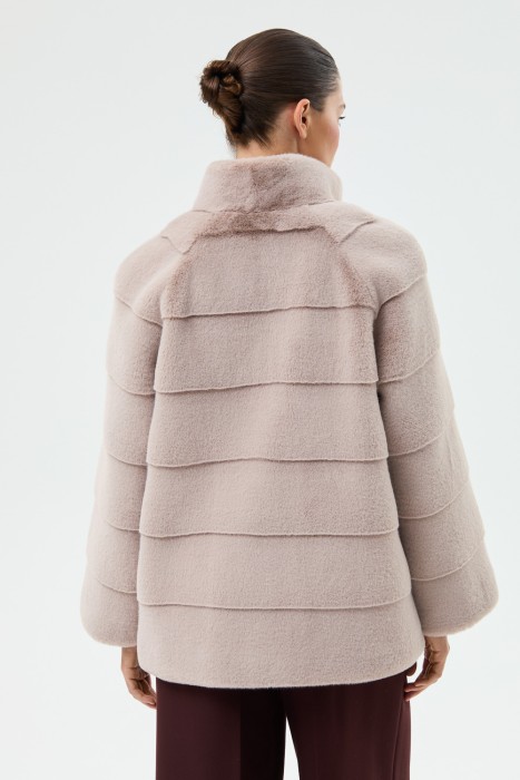 шуба из искусственного меха по цене 21200 руб вид справа