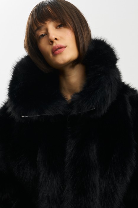 шуба из искусственного меха по цене 17940 руб вид справа