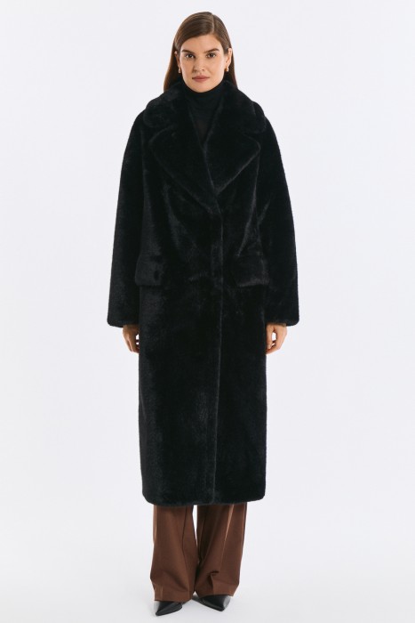 шуба из искусственного меха от бренда снежная королева вид слева