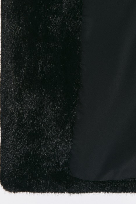 шуба из искусственного меха по цене 8560 руб вид справа