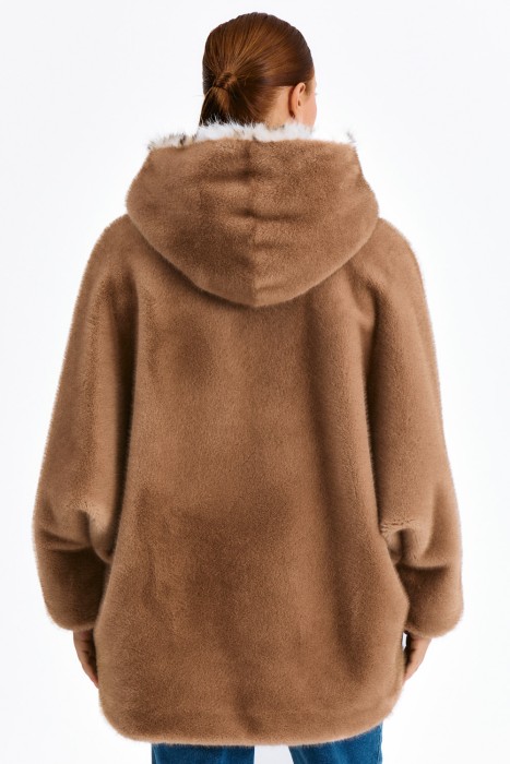 шуба из искусственного меха по цене 17120 руб вид справа