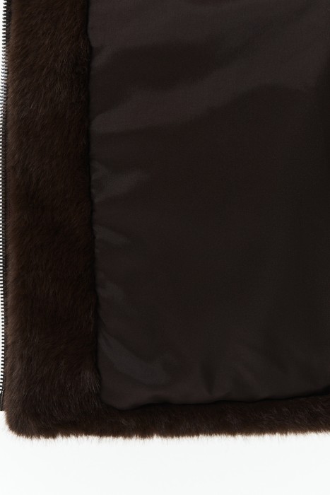 шуба из искусственного меха по цене 17940 руб вид справа