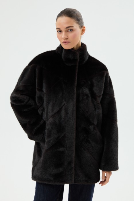 шуба из искусственного меха от бренда снежная королева вид слева