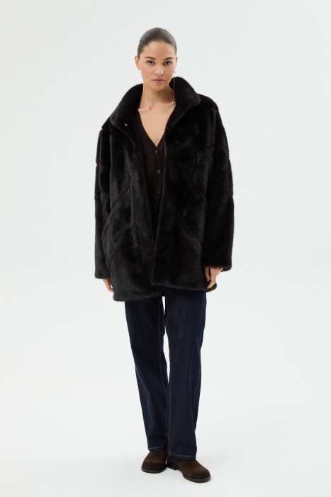 шуба из искусственного меха по цене 15490 руб вид справа