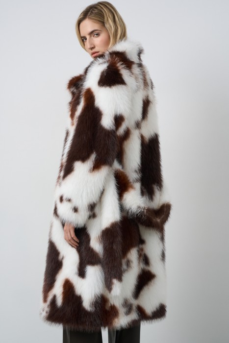 шуба из искусственного меха по цене 12930 руб вид справа