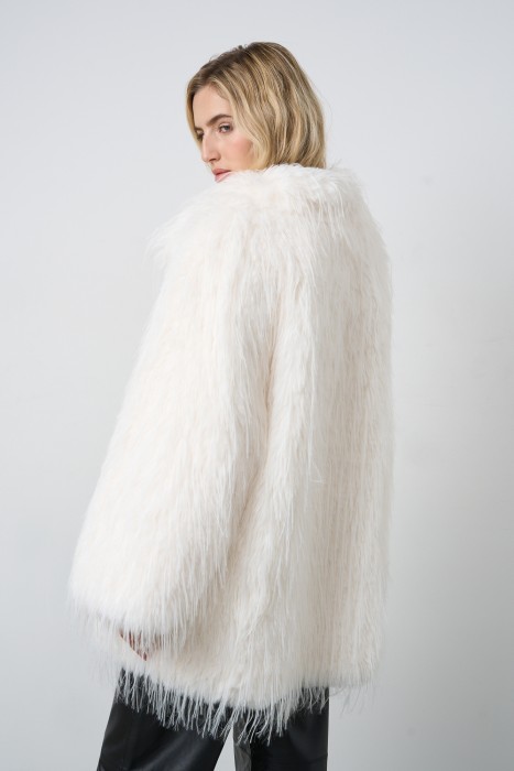 шуба из искусственного меха по цене 11320 руб вид справа